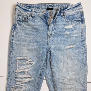 American Eagle Stretch Mom Jean — Women’s Size 4 (Light Wash, Distressed)